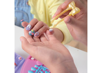 Aquabeads - Design 'n' Display Nail Studio                                                