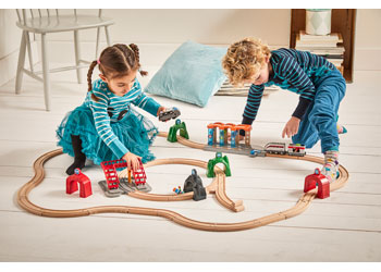 BRIO - Smart Engine Set with Action Tunnels